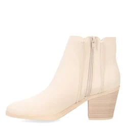 Women's MIA, Lolo Boot